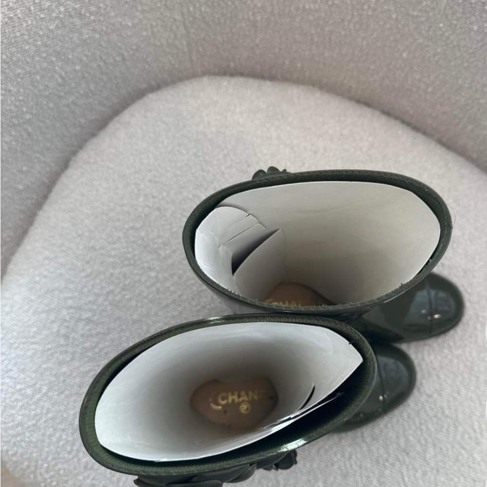 HOST PICK⭐️Authentic Chanel Camellia Flower Rain Boots ❤️ khaki Green 💚 - Picture 6 of 16